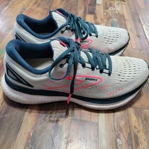 Brooks Glycerin Tennis Shoes Size 9-Please see pictures for description.